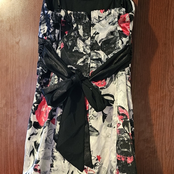 Dress - Picture 2 of 3